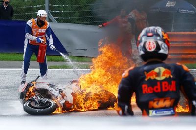 Baru Comeback, Dani Pedrosa Jatuh di MotoGP Styria Hingga Motornya Terbakar