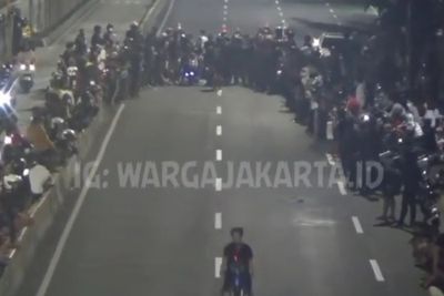Viral Balap Liar di Gunung Sahari, Dibubarkan Polisi Pakai Gas Air Mata