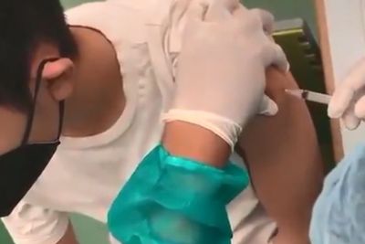 Gawat! Warga di Jakut Disuntik Vaksin Kosong, Si Perawat Cuma Minta Maaf dengan Santai