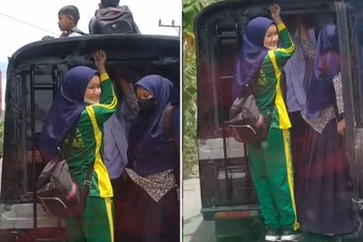 Menakjubkan, Menggantung di Angkutan Umum, Pelajar Wanita Berparas Cantik Jadi Viral