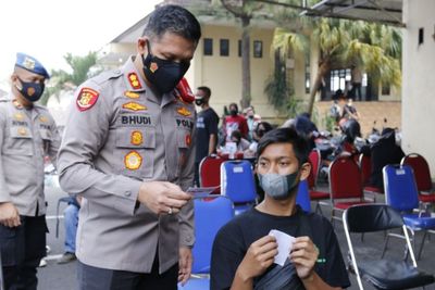 Polresta Malang Berikan Vaksinasi Gratis Untuk Disabilitas Hingga Aremania Hari Ini
