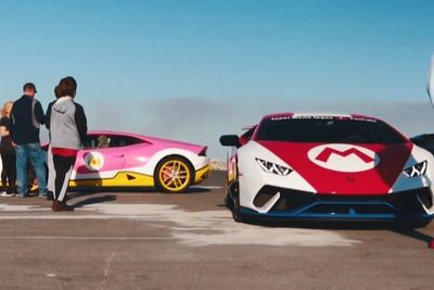 Melihat Mobil Lamborghini Huracan dengan Wrapping Karakter Game Mario!