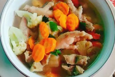 Menikmati Sop Ceker Ayam Yang Lezat, Begini Ternyata Resep Membuatnya