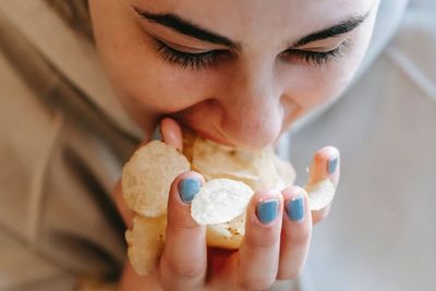 Kesal Dengar Suara Orang Mengunyah Makanan? Mungkin Kamu Menderita Ini