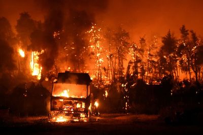 Video Horor Kebakaran Hutan di Yunani yang Bagaikan Adegan Film Kiamat
