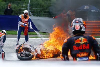 Ngeri! Motor Terbakar, Pedrosa dan Savadori Nyaris Terpanggang di MotoGP Styria