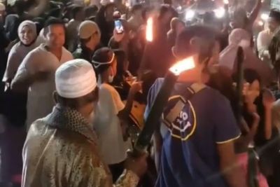 Viral Pawai Obor Malam 1 Suro di Jawa Barat, Berkerumun Tanpa Masker, Tak Takut COVID-19