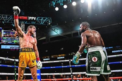 Disebut Tak Ingin Menyakiti, Floyd Mayweather Abaikan Tantangan Bikin Logan Paul KO