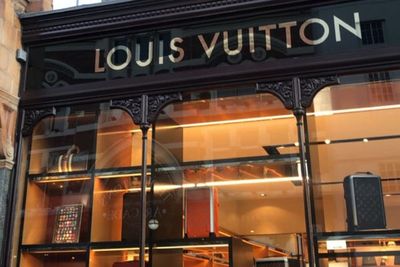 DPRD Tangerang Dinilai Tak Punya Otak, Anggarkan Baju Dinas Berbahan Louis Vuitton