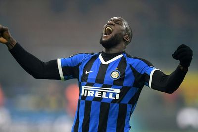 Usai Tes Medis Jelang Pindah dari Inter, Romelu Lukaku Terlihat Pegang Jersey Chelsea