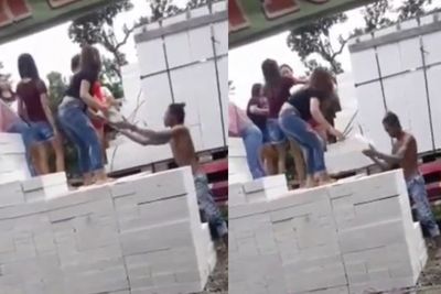 Akibat PPKM, Pemandu Karaoke Banting Stir Jadi Kuli, Bantu Sopir Turunkan Muatan Truk