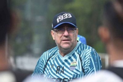 Persiapan Mepet, Pelatih Persib Merasa Tertantang
