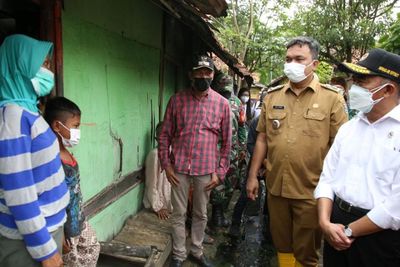 Menko PMK Temukan Masalah Penyaluran Bansos di Desa Teluk Naga