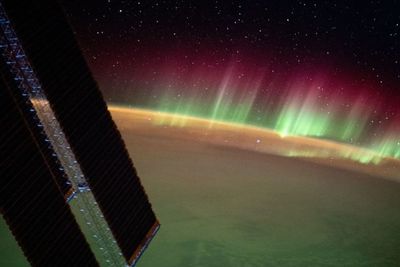 Mengenal Aurora Australis, Gambar Cahaya Selatan yang Dibagikan ISS!