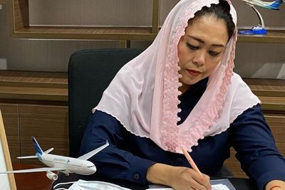 Keuangan Terpuruk & Pendapatan Anjlok, Yenny Wahid Mundur dari Komisaris Garuda Indonesia