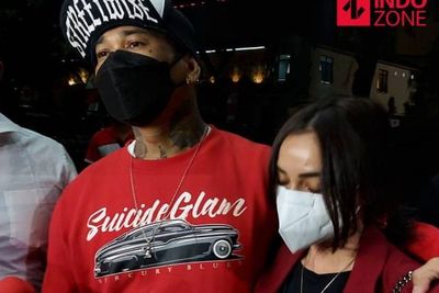 Tiba di Polda Metro, Jerinx Didampingi Sang Istri