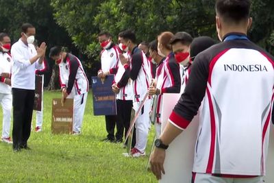 Presiden Jokowi Serahkan Bonus ke Atlet Olimpiade, Greysia Apriyani Dapat Rp5,5 Miliar