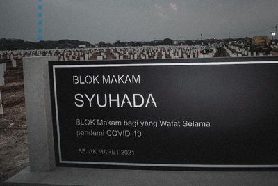 Namai Blok di Pemakaman Khusus Covid-19, Anies: Beri Pesan Kemuliaan