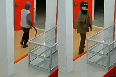 Detik-detik Dua Remaja Membawa Celurit dan Rampas Ponsel Milik Penjaga Warteg di Tangerang