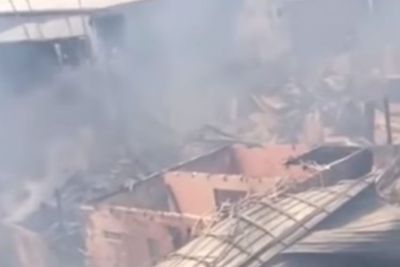 Duh! Emak-emak Asyik Bergosip Lupa Matikan Kompor, 95 Rumah di Makassar Hangus Terbakar