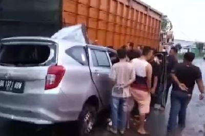 Sopir Mengantuk, Minibus Tabrak Belakang Truk di Namorambe, 1 Tewas 2 Luka-luka