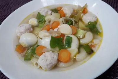 Mencoba Sup Bola Ayam dan Kentang Yang Mudah Dibikin di Rumah
