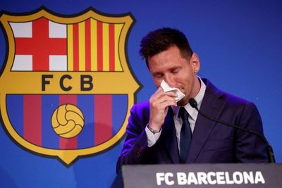 Tisu Bekas Lionel Messi untuk Seka Air Mata saat Pisah dengan Barcelona Dijual Rp14 Miliar