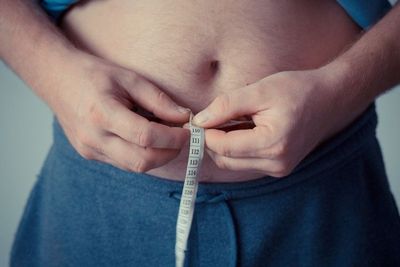 10 Penyebab Perut Buncit pada Pria dan Wanita, Sering Tak Disadari!