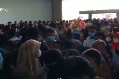 Viral Video Warga yang Berkerumunan di RSUD Bone Sulsel, Rebutan untuk Divaksin