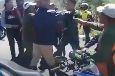 Pengunjung Maksa Masuk ke Wisata Bromo yang Masih Tutup, Tantang Petugas saat Diingatkan