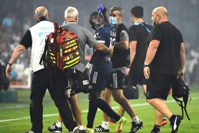 Baru 6 Menit Pertandingan, Bordeaux Kalu Pingsan dan Tetap Bermain Setelah Perawatan