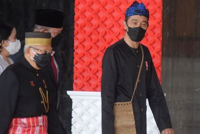 Jokowi Pakai Baju Baduy, Pengamat Mode: Berwibawa Namun Tetap Sederhana