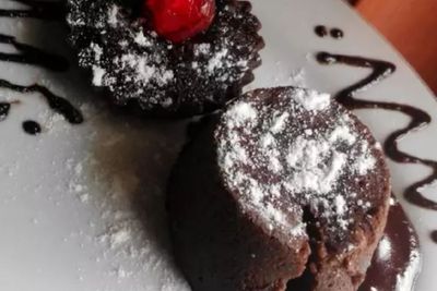Begini Cara Mudah Bikin Molten Lava Cake Panggang