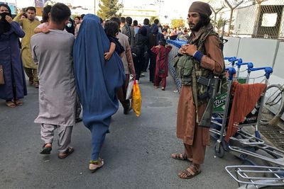 Ketakutan Terburuk Wanita Menjadi Kenyataan saat Taliban Menguasai Afghanistan