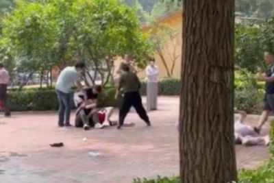 2 Pengunjung Kebun Binatang di Beijing Bertengkar Hanya Gegara Sepele