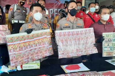 Polisi Amankan Dukun Pengganda Uang di Bogor, Uang Palsu Rp1,5 Miliar Ikut Disita
