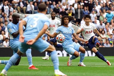 Dirgahayu Indonesia Ke-76 Muncul di Pertandingan Tottenham vs Manchester City