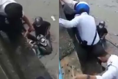 Salut! Polisi Lalu Lintas Dipuji Setelah Menyelamatkan Keluarga yang Terjebak Banjir