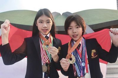 Hebat! Kakak Beradik Mischka dan Devon Raih 33 Medali Olimpiade Matematika di Masa Pandemi