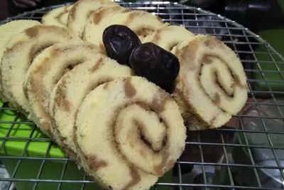 Mau Makan Kue Hari Ini? Gimana Kalau Buat Menu Bolu Gulung Kurma?