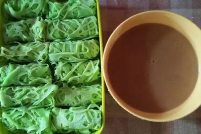 Cara Mudah Membuat Roti Jala Kuah Durian