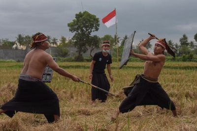 FOTO: Pertunjukan Presean Secara Daring