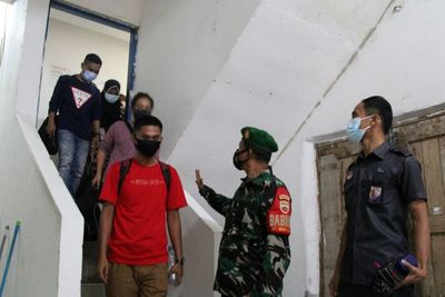 FOTO: Penggerebekan Tempat Penampungan Pekerja Migran Ilegal