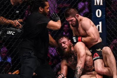 Khabib Sebut Conor McGregor Hampir Menemui Ajalnya Jika Kunciannya Tak Dihentikan Wasit