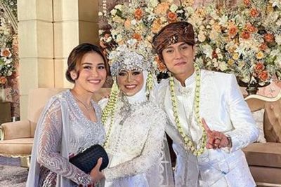 Hadiri Nikahan Lesty dan Billar, Ayu Ting Ting Dicecar Pertanyaan: Kapan Nyusul?