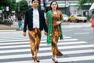 7 Inspirasi Foto Prewedding Outdoor, Sederhana dan Unik!