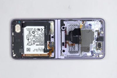 Begini Komponen Bagian Dalam dari Samsung Galaxy Z Flip3 Terbaru!