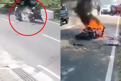 Detik-detik Dua Pengemudi Motor Tabrakan Dahsyat di Temanggung, 1 Motor Terbakar