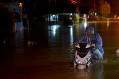 Sungai Deli Mendadak Meluap, Warga Kampung Aur Kebanjiran