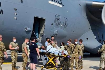 Seorang Ibu Afghanistan Melahirkan dalam Penerbangan Evakuasi Amerika Serikat